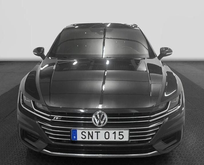 Grå Begagnad 2018 VW Arteon GTS Halvkombi | 265 000 kr (Marknadspris) - Bild 1/4