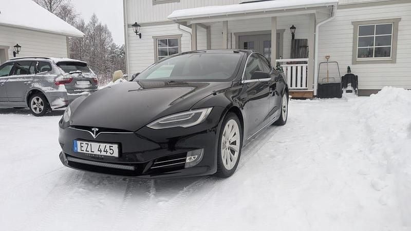 Begagnad 2018 Tesla Model S Halvkombi | 275 000 kr (Marknadspris) - Bild 1/4