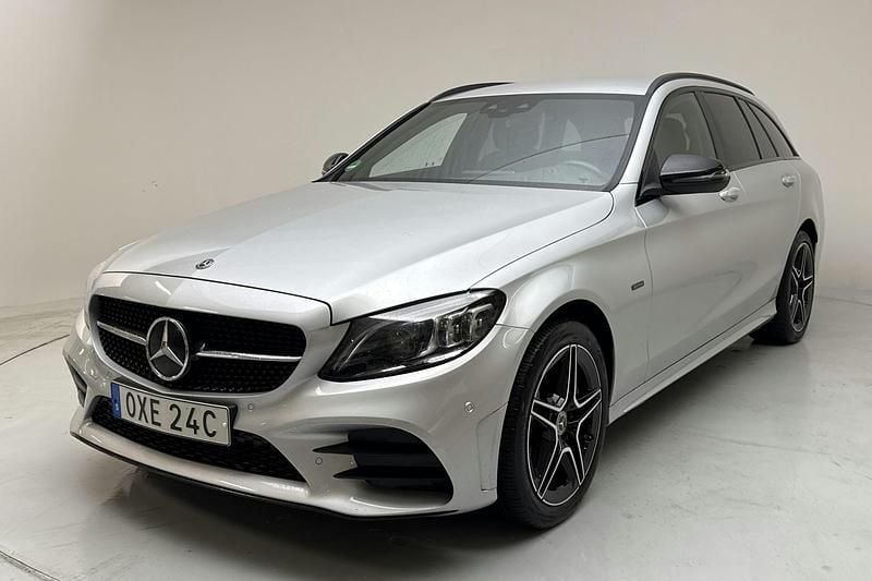 Silver Begagnad 2021 Mercedes C300 AMG Kombi | 322 000 kr - Bild 1/4