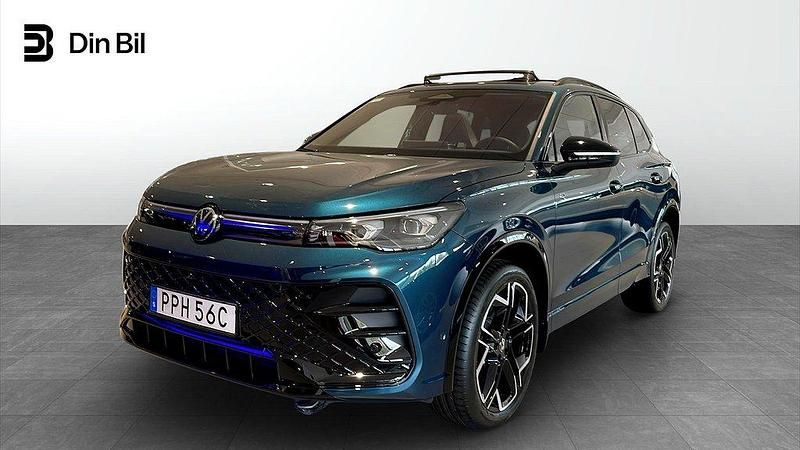 Mörkgrå (dolphin grey metallic) Ny 2025 VW Tiguan R-line SUV | 589 900 kr (Marknadspris) - Bild 1/4
