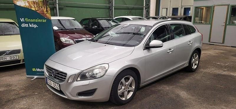 Begagnad Volvo V60 Momentum 205 HK (150 kW) 2011 Grå Kombi