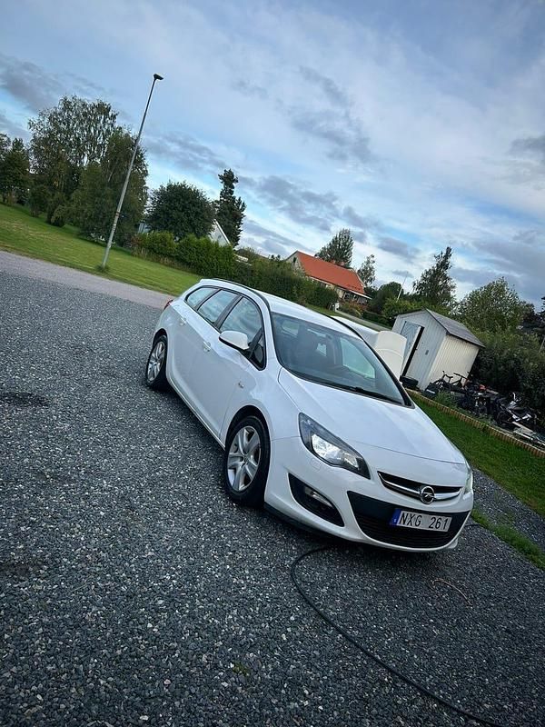 Begagnad 2013 Opel Astra Kombi | 36 500 kr (Marknadspris) - Bild 1/4