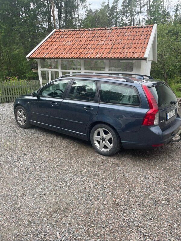 Blå Begagnad 2009 Volvo V50 Momentum Kombi | 27 500 kr (Bra pris) - Bild 1/3