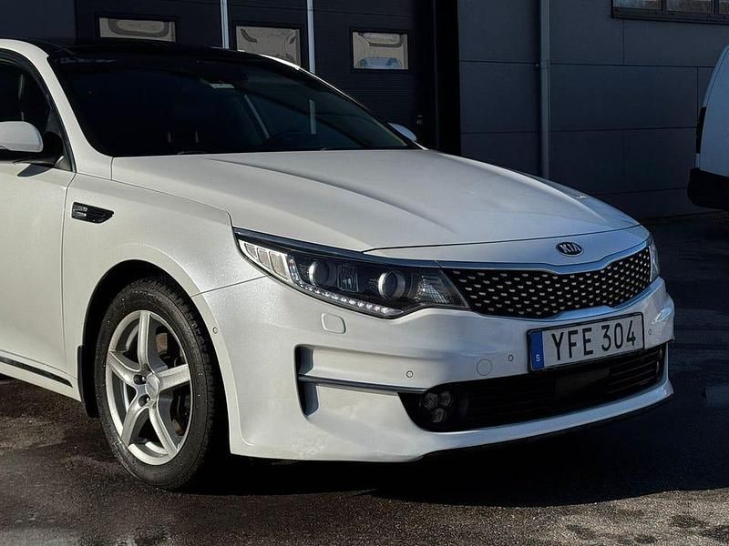 Begagnad Kia Optima Launch Edition 141 HK (103 kW) 2016 Vit Sedan