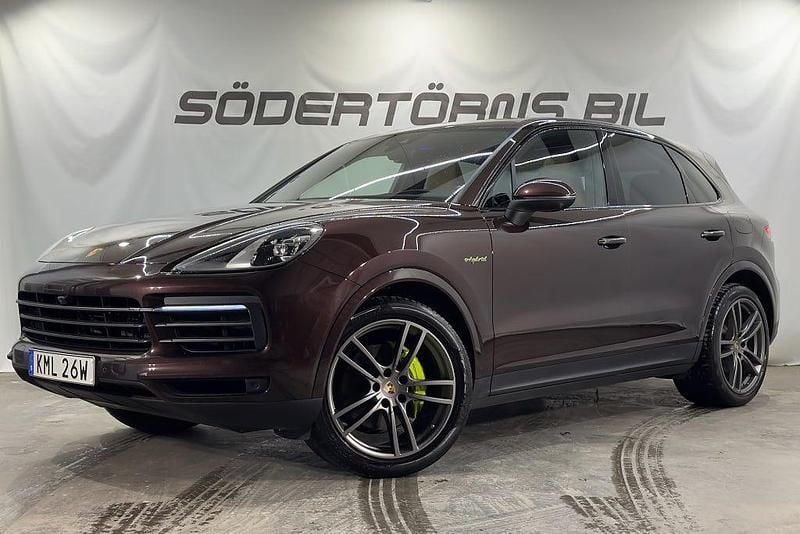 Brun Begagnad 2022 Porsche Cayenne Platinum Edition SUV | 849 900 kr (Marknadspris) - Bild 1/4