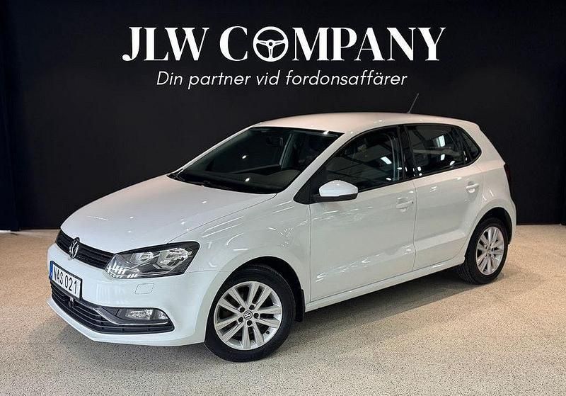 Vit Begagnad 2016 VW Polo Halvkombi | 92 000 kr (Marknadspris) - Bild 1/4