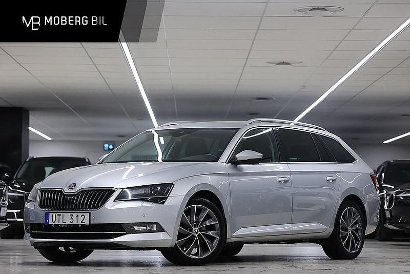 Silver Begagnad 2018 Skoda Superb LAURIN & KLEMENT Kombi | 239 900 kr (Bra pris) - Bild 1/2