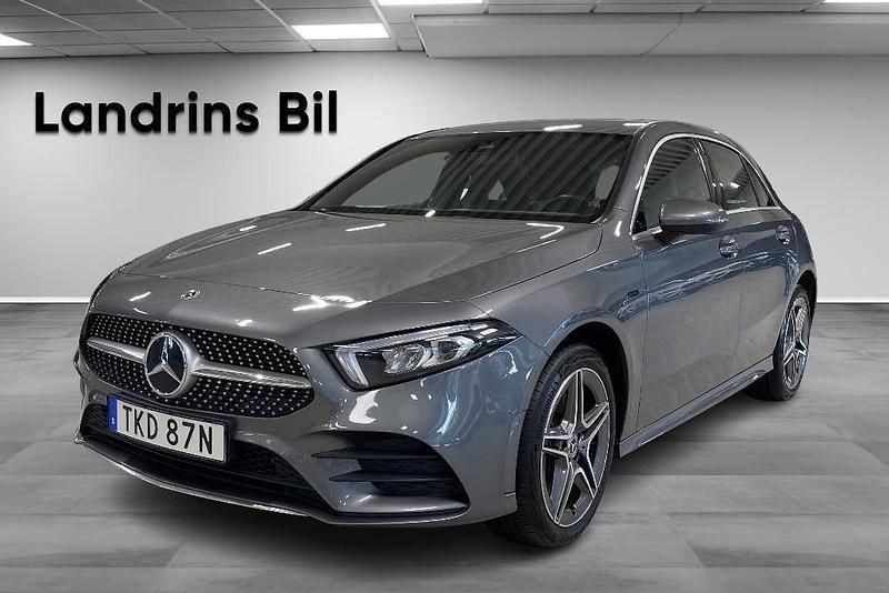 Mörkgrå Begagnad 2020 Mercedes A250 AMG Halvkombi | 279 000 kr (Marknadspris) - Bild 1/4