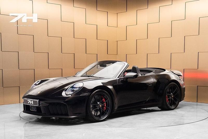 Svart Begagnad 2025 Porsche 911 Carrera GTS Cab | 2 249 000 kr - Bild 1/4