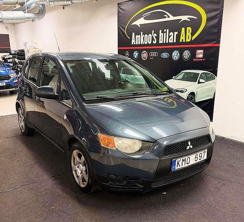 Begagnad Mitsubishi Colt 95 HK (69 kW) 2009 Grå Halvkombi