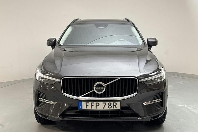Begagnad Volvo XC60 Momentum 250 HK (183 kW) 2022 Mörkgrå SUV