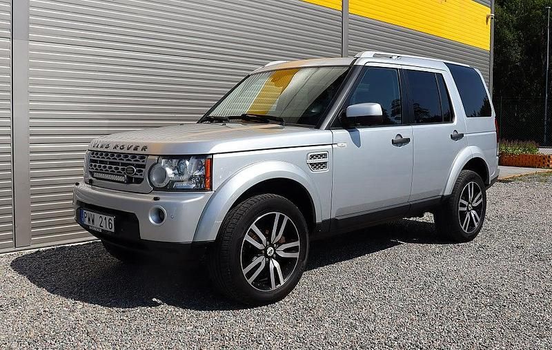 Grå Begagnad 2011 Land Rover Discovery 4 HSE SUV | 159 900 kr (Marknadspris) - Bild 1/4