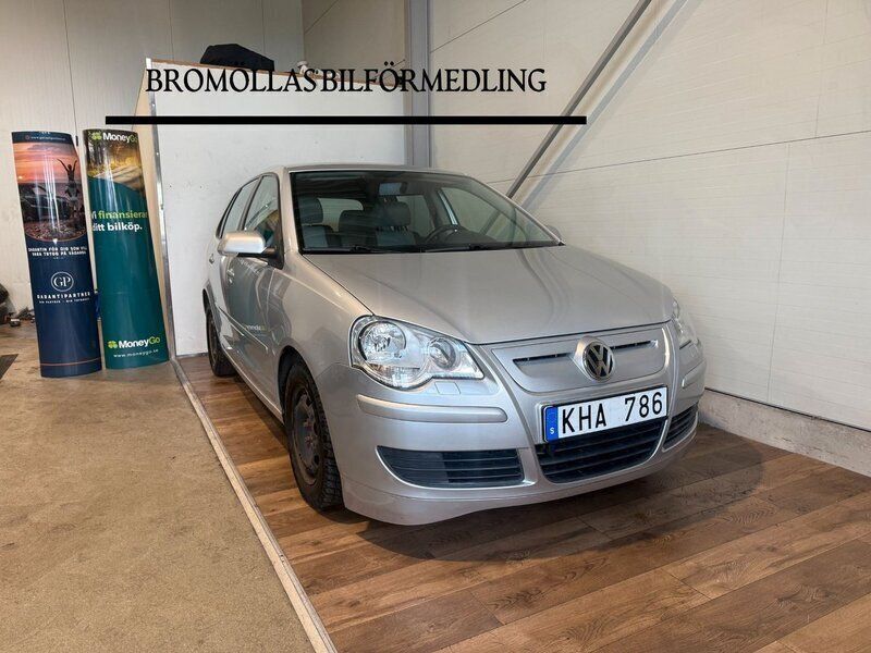 Silver Begagnad 2006 VW Polo Halvkombi | 39 900 kr (Marknadspris) - Bild 1/4
