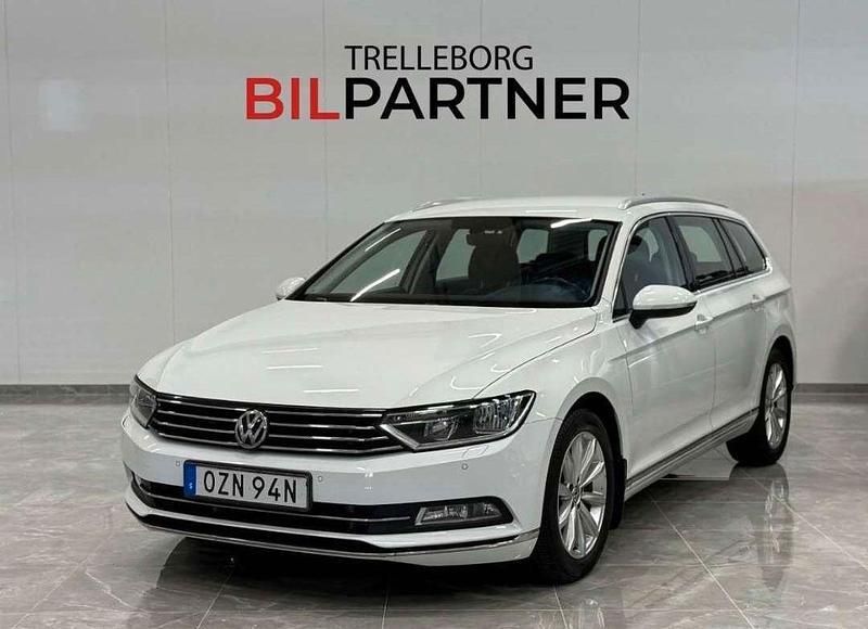 Vit Begagnad 2019 VW Passat Kombi | 169 900 kr (Superpris) - Bild 1/4