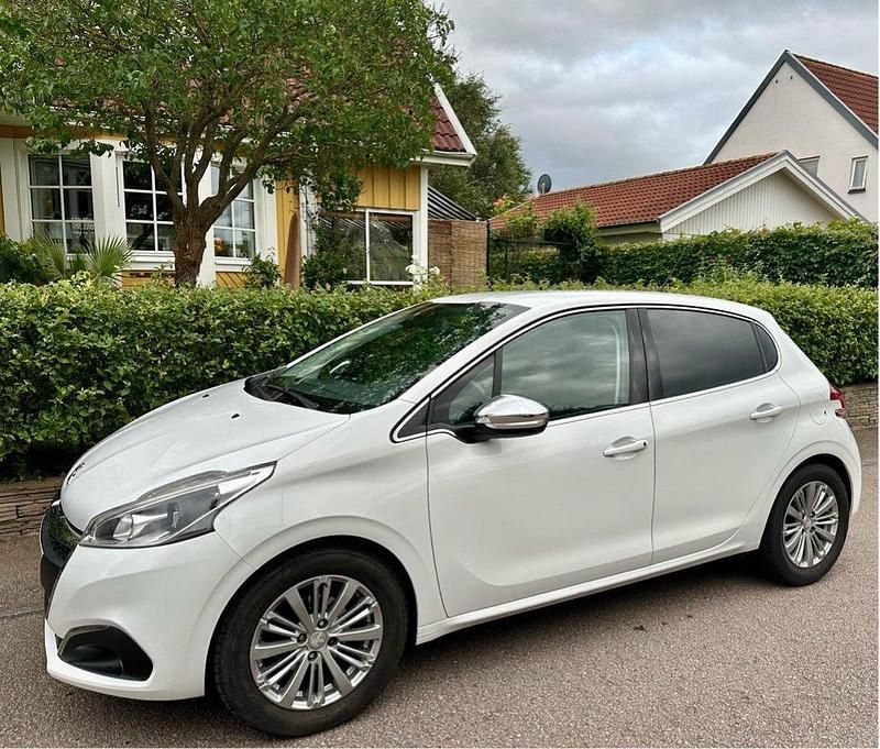 Begagnad 2016 Peugeot 208 GT-line Halvkombi | 73 800 kr - Bild 1/3