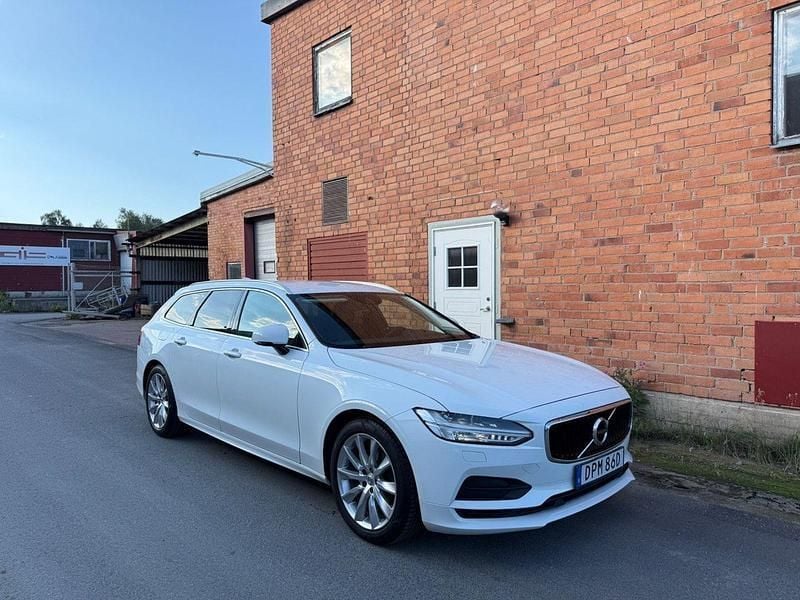 Vit Begagnad 2019 Volvo V90 SE Kombi | 198 900 kr (Marknadspris) - Bild 1/4