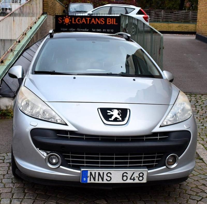 Ljusgrå (grå) Begagnad 2008 Peugeot 207 Kombi | 24 800 kr (Marknadspris) - Bild 1/4