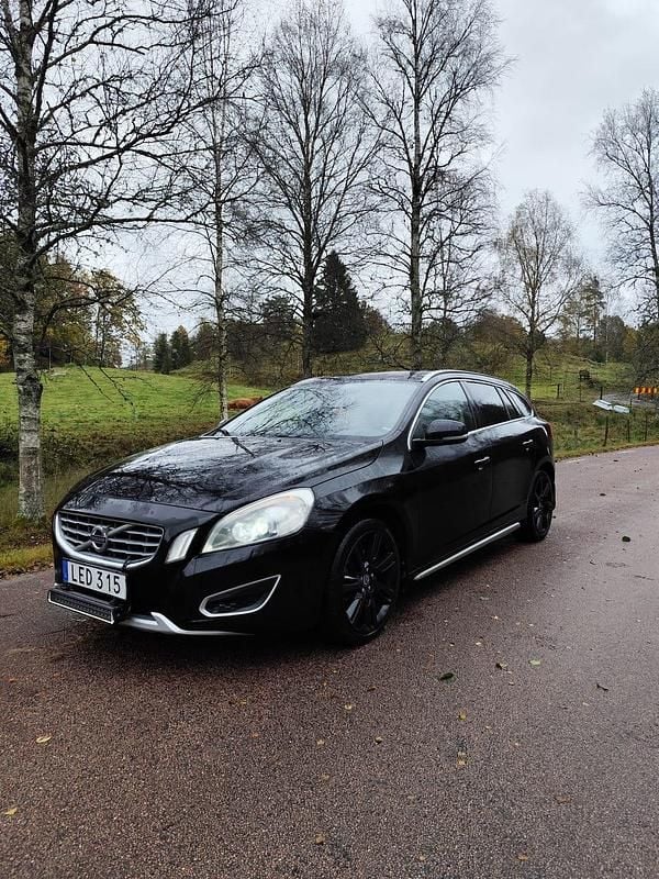 Begagnad 2011 Volvo V60 Kombi | 50 000 kr (Marknadspris) - Bild 1/4