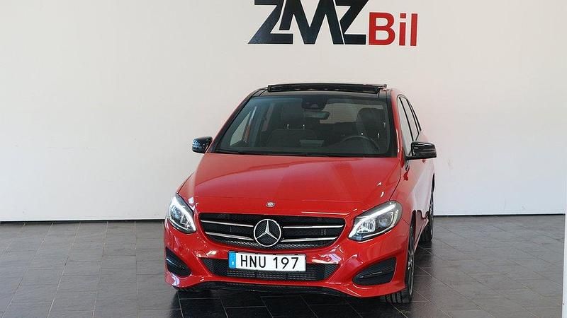 Röd Begagnad 2016 Mercedes B180 Urban Minibuss | 179 900 kr (Lite dyr) - Bild 1/4