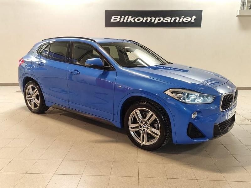 Blå Begagnad 2018 BMW X2 SUV | 269 000 kr (Marknadspris) - Bild 1/4