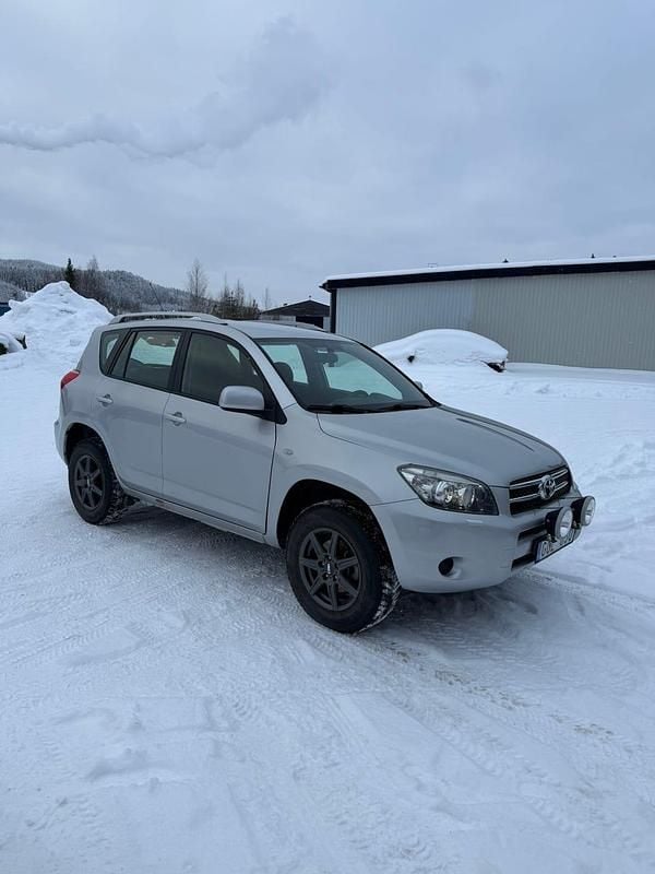 Begagnad 2007 Toyota RAV4 SUV | 65 000 kr (Marknadspris) - Bild 1/4