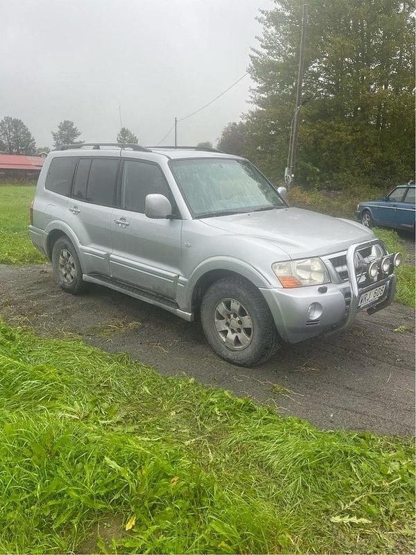 Silver Begagnad 2005 Mitsubishi Pajero SUV | 85 000 kr - Bild 1/3