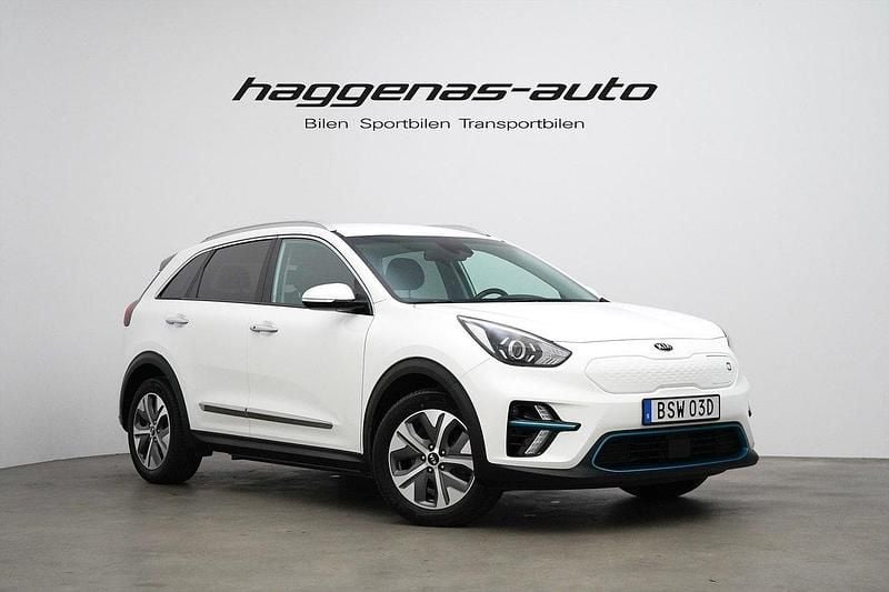 Vit Begagnad 2021 Kia e-Niro 2 SUV | 239 000 kr (Marknadspris) - Bild 1/4
