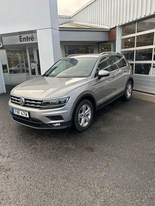 Tungsten silver metallic Begagnad 2020 VW Tiguan SUV | 245 000 kr (Bra pris) - Bild 1/4