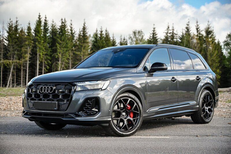 Begagnad 2024 Audi Q7 Design SUV | 1 169 000 kr - Bild 1/4