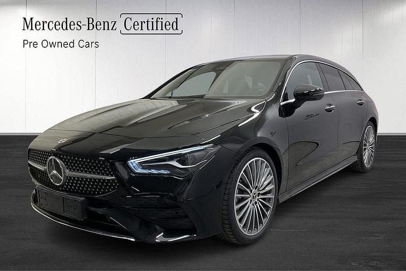 Svart Ny 2025 Mercedes CLA200 Shooting Brake AMG Kombi | 455 800 kr (Marknadspris) - Bild 1/4