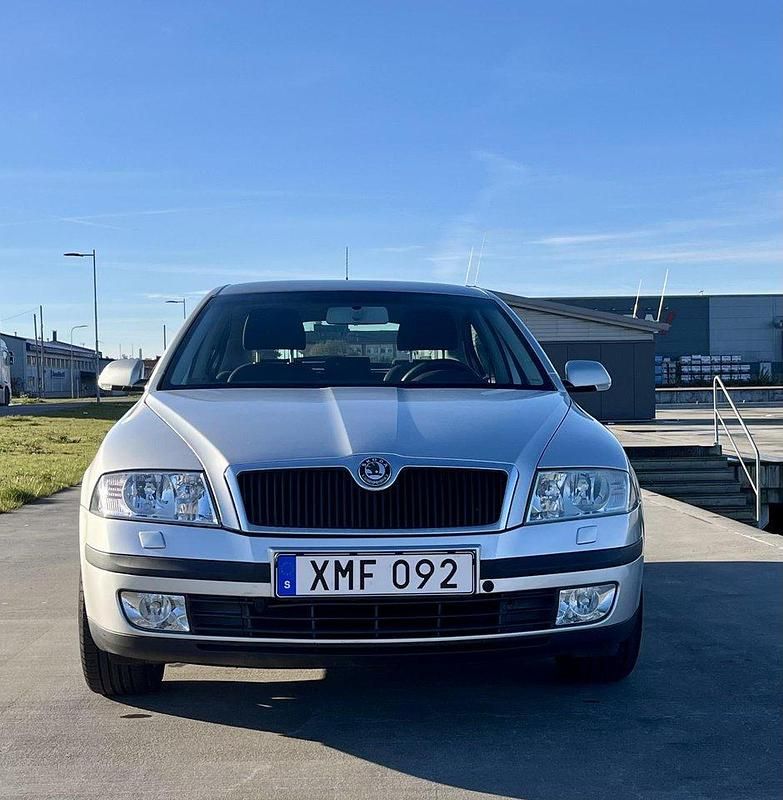 Silver Begagnad 2006 Skoda Octavia Elegance Halvkombi | 24 500 kr - Bild 1/4