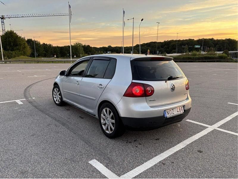Silver Begagnad 2008 VW Golf VI Halvkombi | 26 900 kr - Bild 1/4