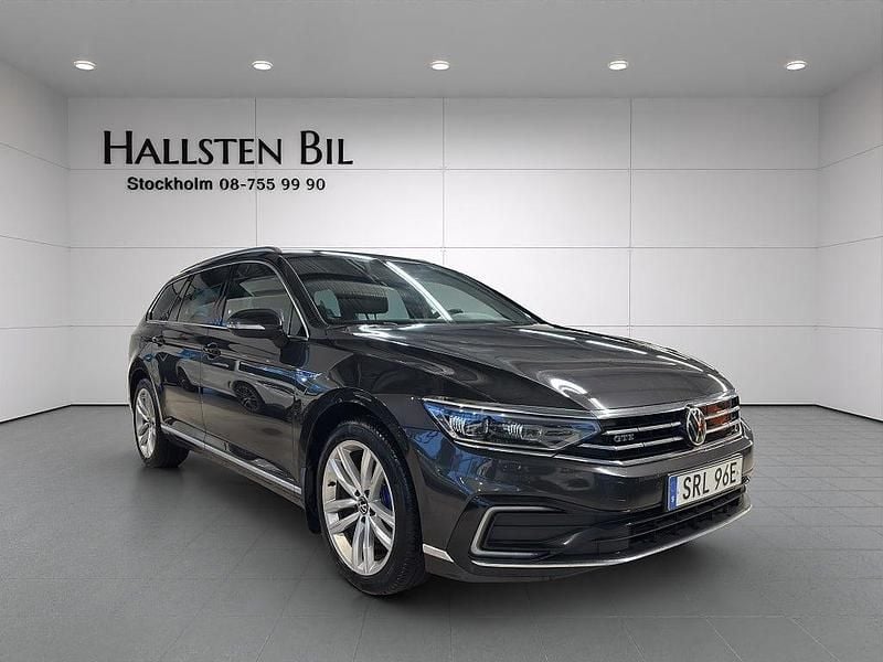 Begagnad VW Passat GTE 218 HK (160 kW) 2020 Mörkgrå Kombi