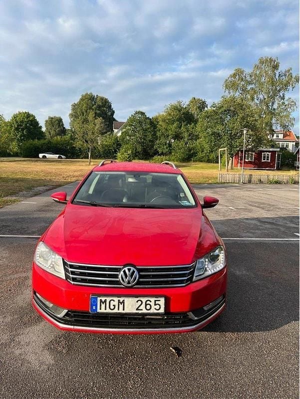 Röd Begagnad 2012 VW Passat GT Kombi | 69 000 kr (Marknadspris) - Bild 1/4