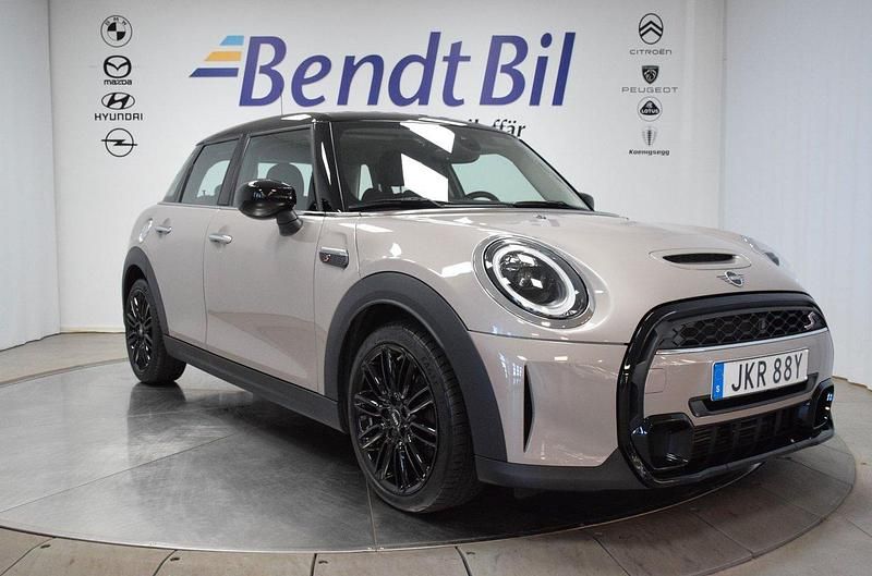 Grå Begagnad 2022 Mini Cooper S Halvkombi | 254 500 kr (Dyr) - Bild 1/3