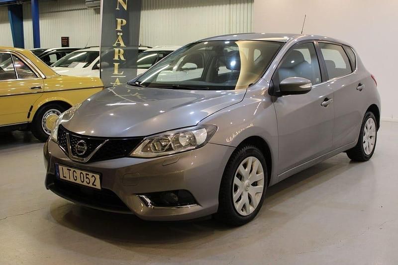 Begagnad Nissan Pulsar 111 HK (81 kW) 2015 Grå Halvkombi