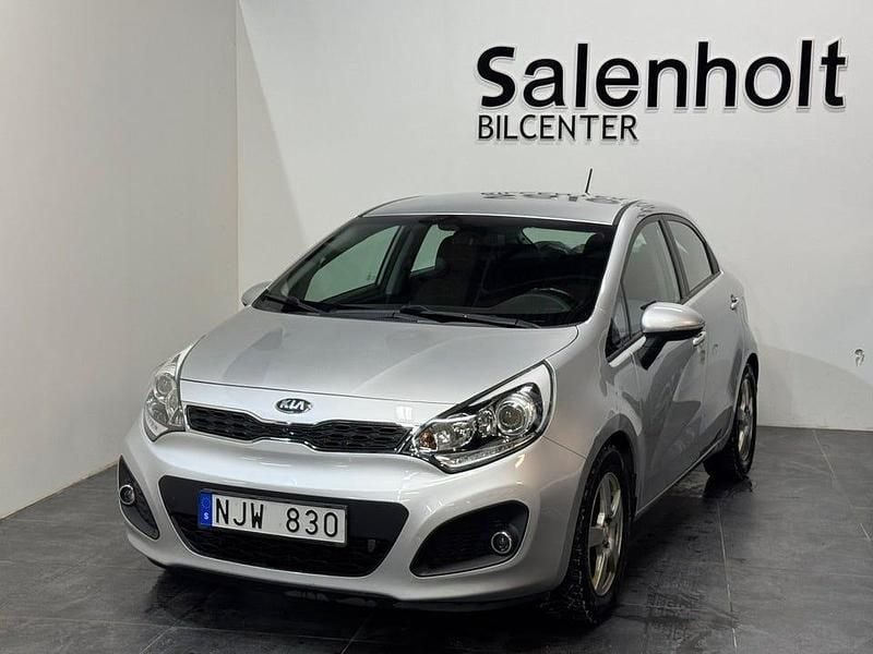 Begagnad Kia Rio 84 HK (61 kW) 2013 Grå Halvkombi