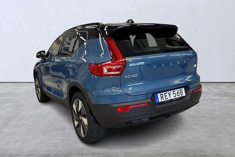 Begagnad Volvo XC40 Plus 188 kW (256 HK) 2023 Blå SUV
