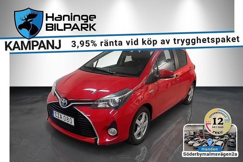 Röd Begagnad 2014 Toyota Yaris Hybrid Halvkombi | 134 995 kr (Marknadspris) - Bild 1/2