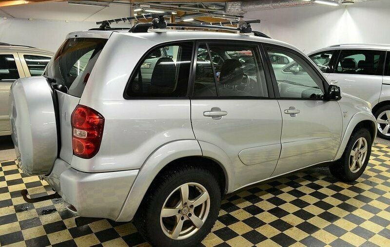 Begagnad Toyota RAV4 150 HK (110 kW) 2004 Silver SUV