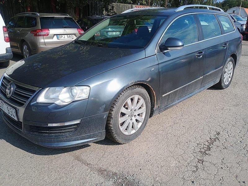 Ljusgrå (lgrå) Begagnad 2009 VW Passat Kombi | 12 900 kr (Superpris) - Bild 1/4