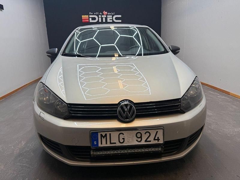 Ljusbrun (brun) Begagnad 2009 VW Golf VI Halvkombi | 44 900 kr (Bra pris) - Bild 1/4