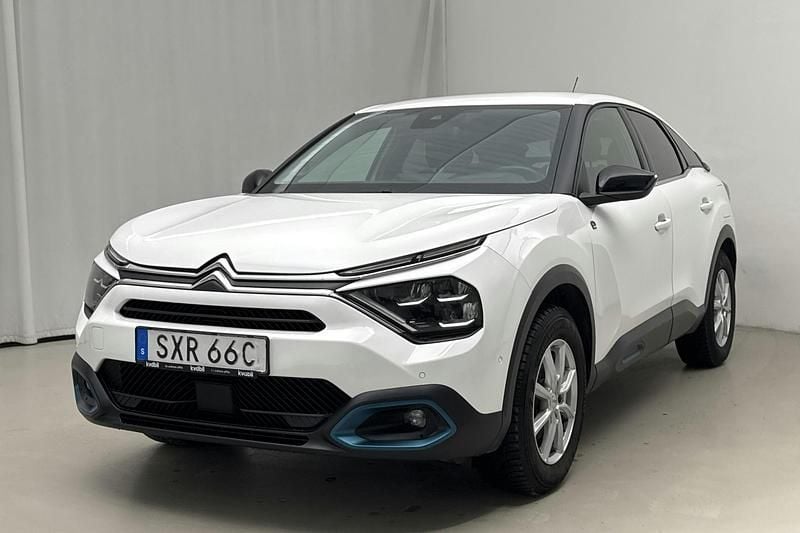 Vit Begagnad 2022 Citroën e-C4 Shine | 145 000 kr (Bra pris) - Bild 1/4