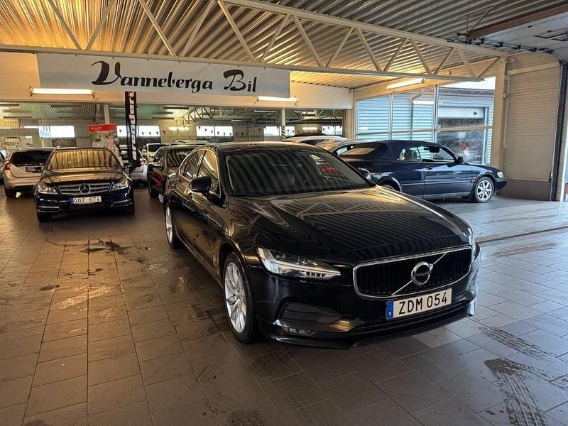 Svart Begagnad 2017 Volvo S90 Momentum Sedan | 189 700 kr (Marknadspris) - Bild 1/4
