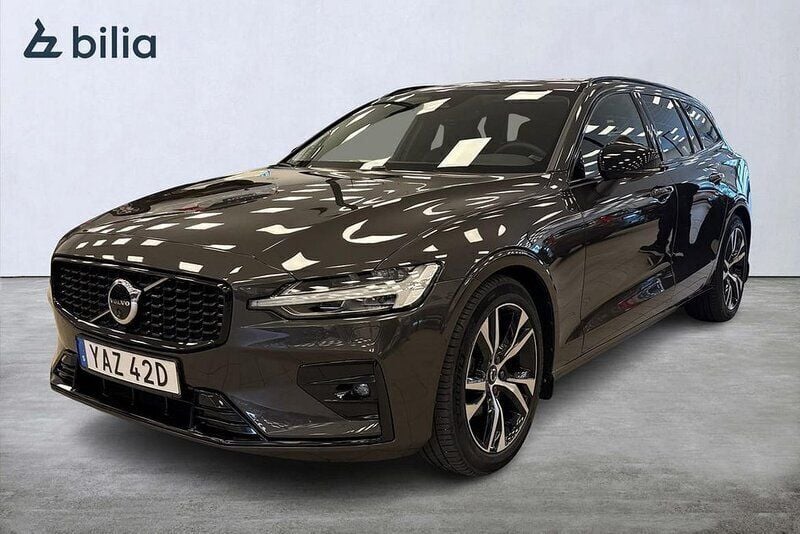 Grå Begagnad 2024 Volvo V60 Plus Kombi | 389 000 kr (Marknadspris) - Bild 1/3