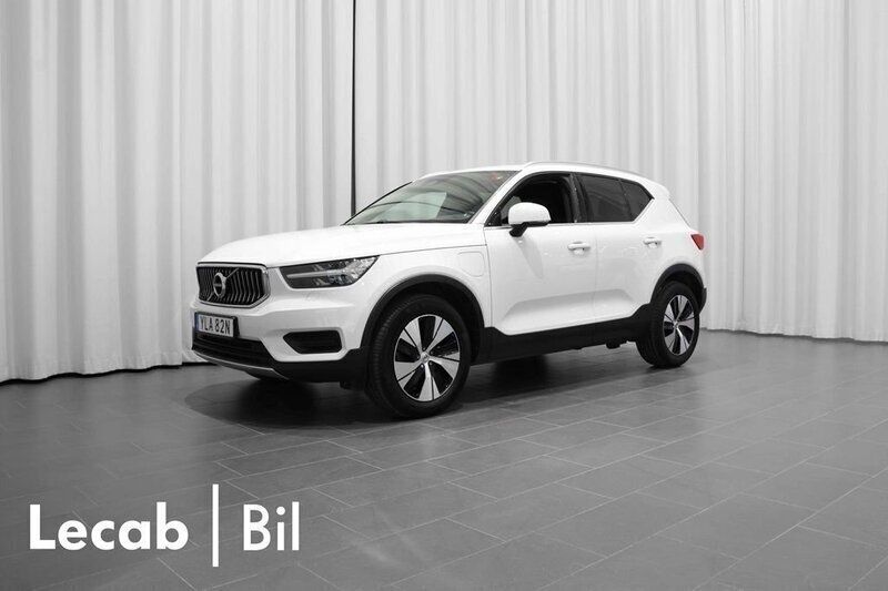 Vit Begagnad 2021 Volvo XC40 SUV | 309 500 kr (Marknadspris) - Bild 1/4