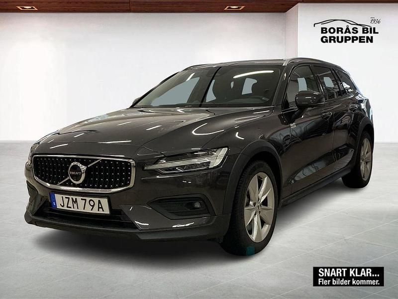 Grå Begagnad 2024 Volvo V60 CC Ultimate Kombi | 499 000 kr (Marknadspris) - Bild 1/2
