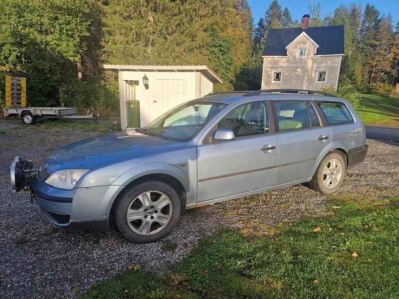 Blå Begagnad 2004 Ford Mondeo Kombi | 10 000 kr (Marknadspris) - Bild 1/3