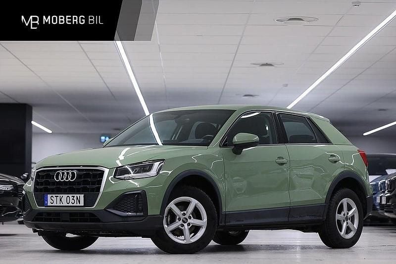 Grön Begagnad 2022 Audi Q2 Proline SUV | 214 900 kr (Marknadspris) - Bild 1/3