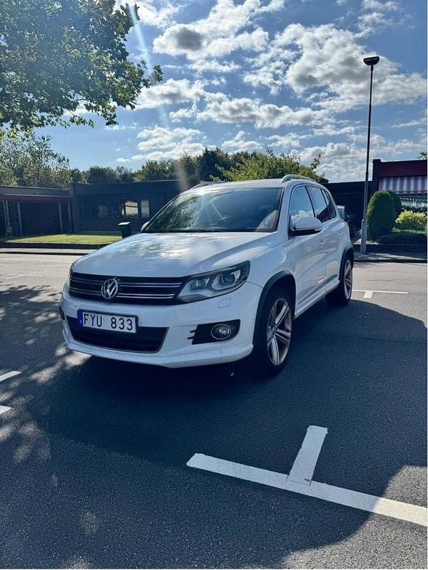 Vit Begagnad 2012 VW Tiguan Sportline SUV | 79 000 kr (Marknadspris) - Bild 1/4